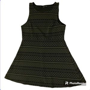 Apt 9 dress, fit flare, hunter green and black print. Women’s XL knee length